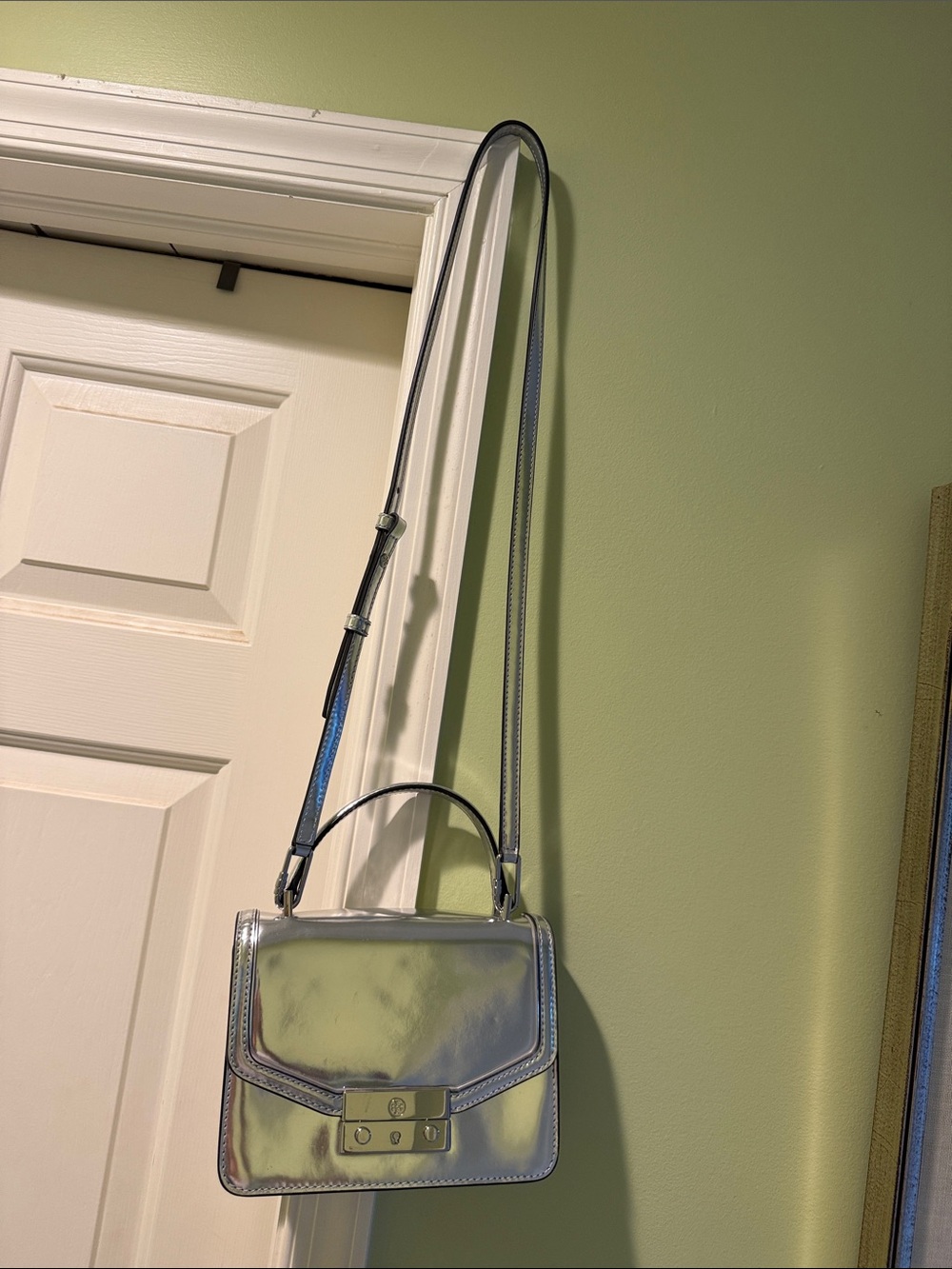 Tory Burch silver flap bag with removable crossbody strap. All leather! - Picture 2 of 11